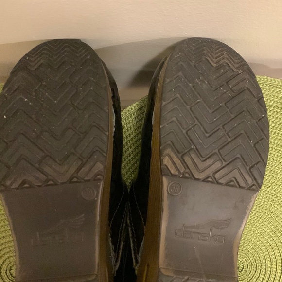 Women’s Dansko Clogs-Leather-Shine- Pattern-Size 38- Good Condition w/some Flaws - Picture 14 of 15